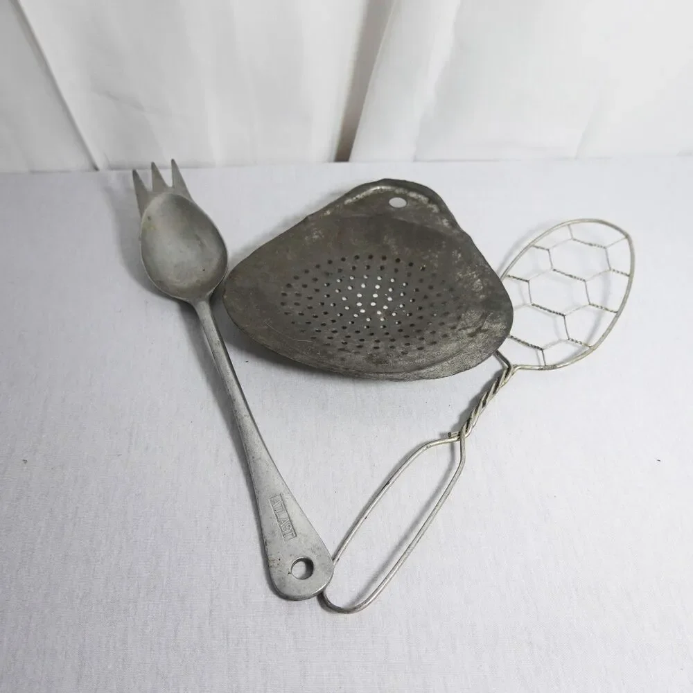 Vintage Wire Kitchen Utensil Oval Shaped Wire Wisk Strainer Egg Beater